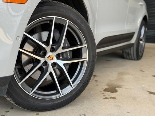 Chalk 2023 Porsche Macan