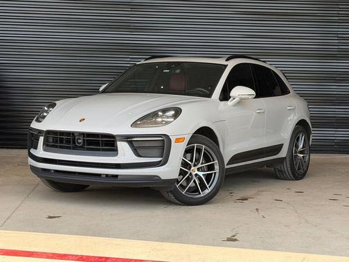 Chalk 2023 Porsche Macan