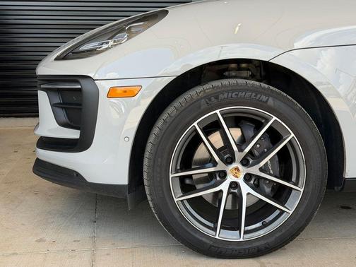 Chalk 2023 Porsche Macan