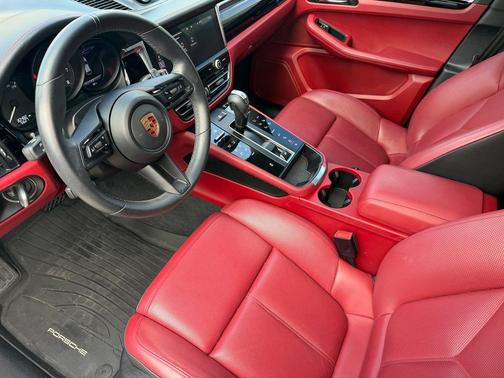 Chalk 2023 Porsche Macan