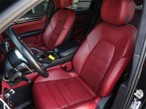 2023 Porsche Cayenne GTS