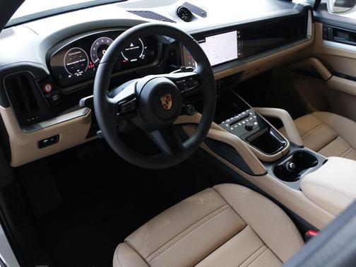 2025 Porsche Cayenne Base