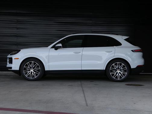 2025 Porsche Cayenne Base