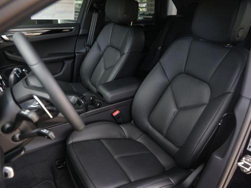 Jet Black Metallic 2025 Porsche Macan T