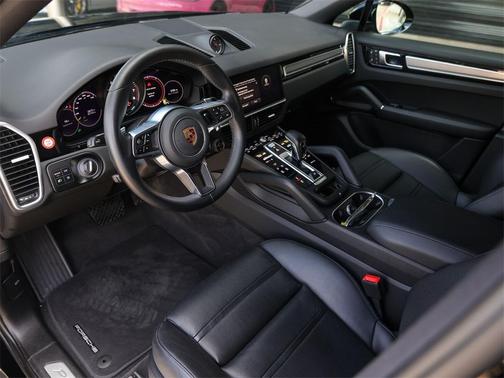 2023 Porsche Cayenne Platinum Edition