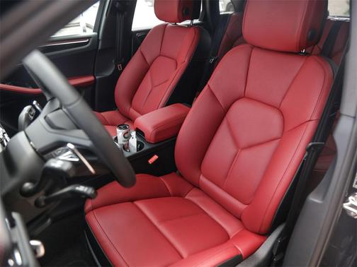 2025 Porsche Macan T