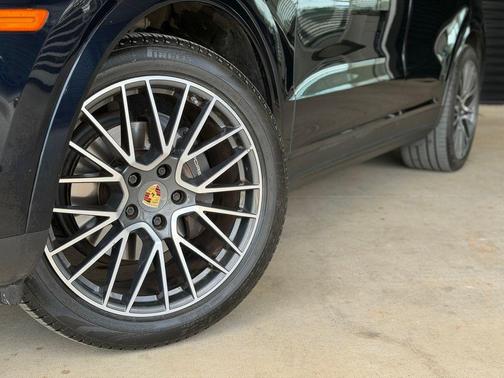 Moonlight Blue Metallic 2019 Porsche Cayenne Base