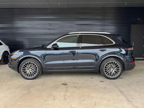 Moonlight Blue Metallic 2019 Porsche Cayenne Base