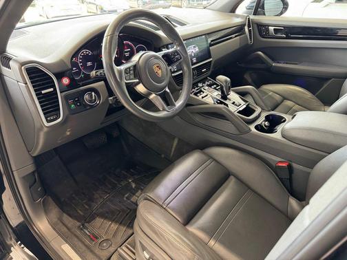 Moonlight Blue Metallic 2019 Porsche Cayenne Base