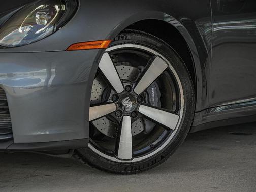 2025 Porsche 911 Carrera