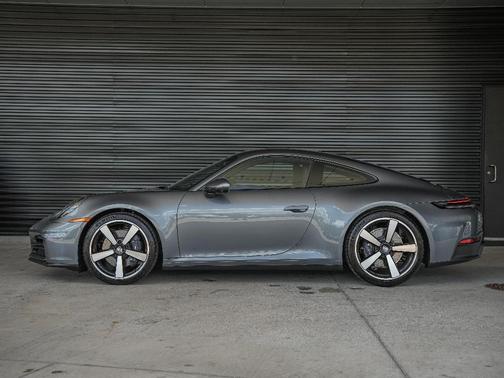 2025 Porsche 911 Carrera