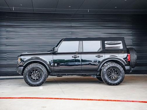 Shadow Black 2021 Ford Bronco Base