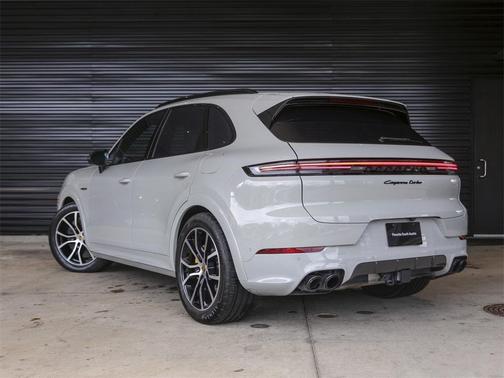 2024 Porsche Cayenne Turbo