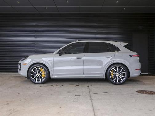 2024 Porsche Cayenne Turbo
