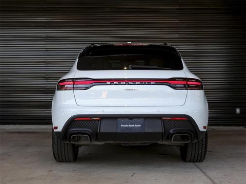 2023 Porsche Macan Base (PDK)
