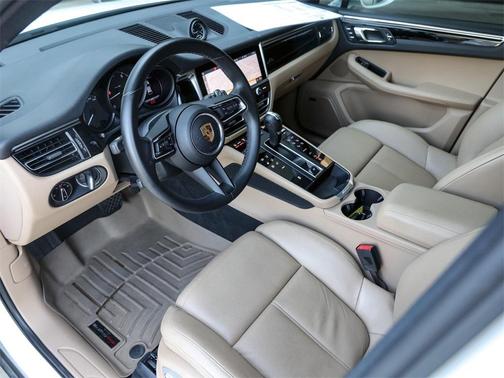 2023 Porsche Macan Base (PDK)
