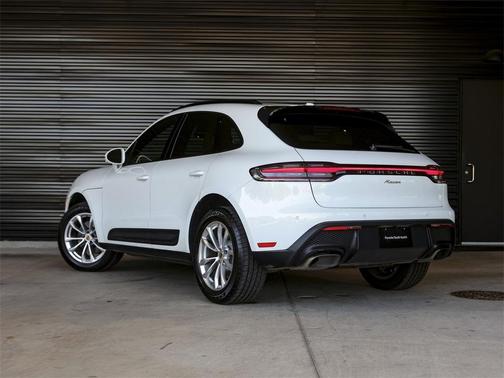2023 Porsche Macan Base (PDK)