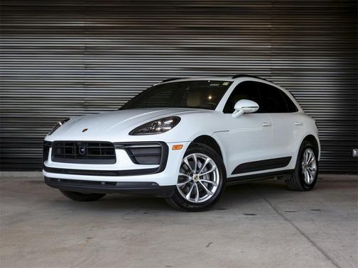 2023 Porsche Macan Base (PDK)