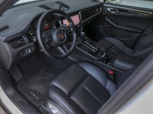 2024 Porsche Macan T