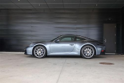 2025 Porsche 911 Carrera