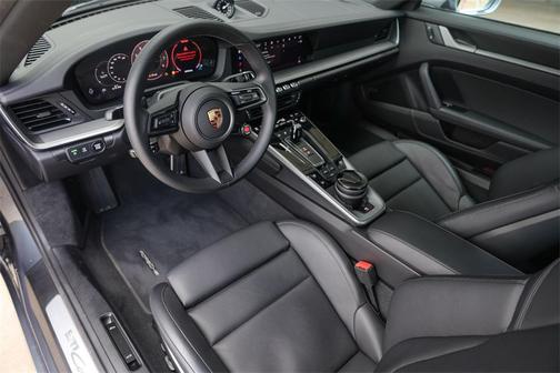 2025 Porsche 911 Carrera