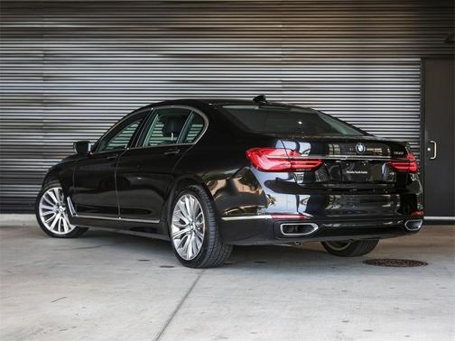 2019 BMW 750 i