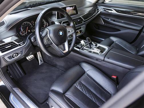 2019 BMW 750 i