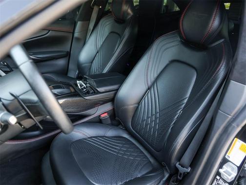 2021 Aston Martin DBX Base