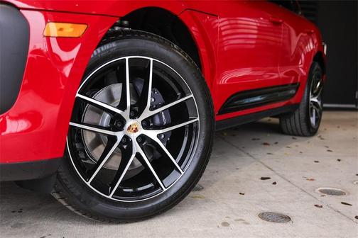 2025 Porsche Macan T