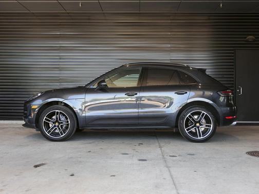 Volcano Grey Metallic 2021 Porsche Macan Base