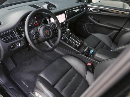 2025 Porsche Macan T