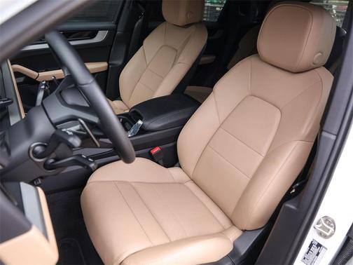 2025 Porsche Cayenne Base