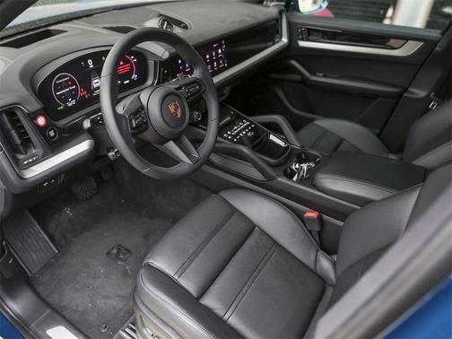 2025 Porsche Cayenne AWD