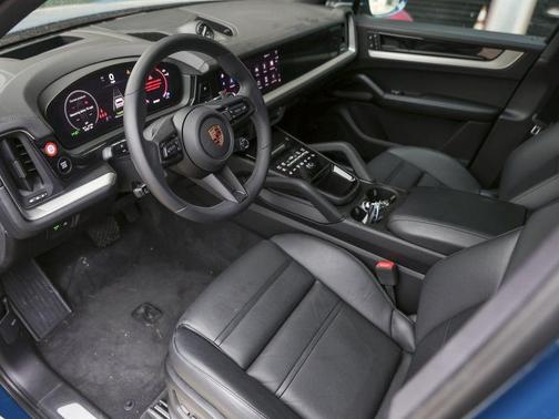2025 Porsche Cayenne AWD