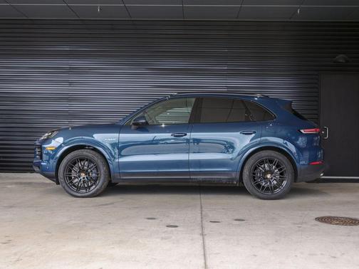 2025 Porsche Cayenne AWD