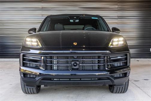 2025 Porsche Cayenne Base