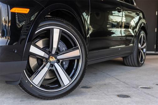 2025 Porsche Cayenne Base