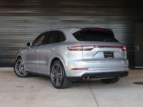 Dolomite Silver Metallic 2022 Porsche Cayenne Turbo