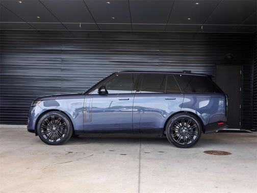 2025 Land Rover Range Rover P530 SE