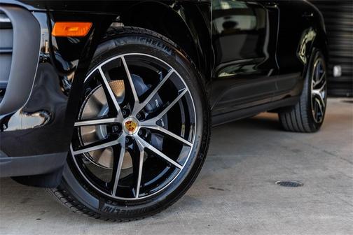 2025 Porsche Macan T