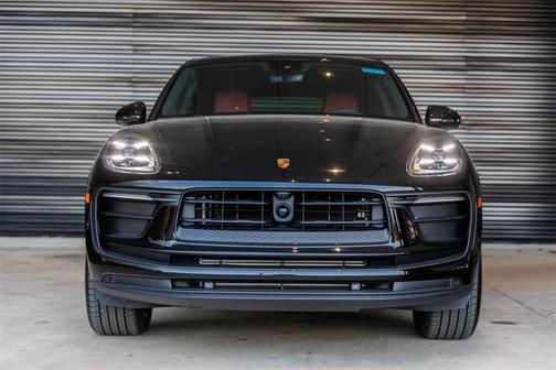 2025 Porsche Macan T