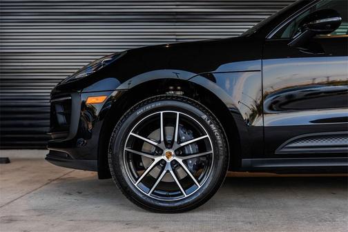 2025 Porsche Macan T