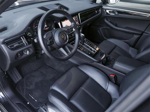 2023 Porsche Macan 