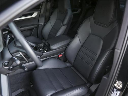 2025 Porsche Cayenne Base