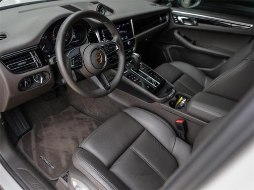2022 Porsche Macan Base