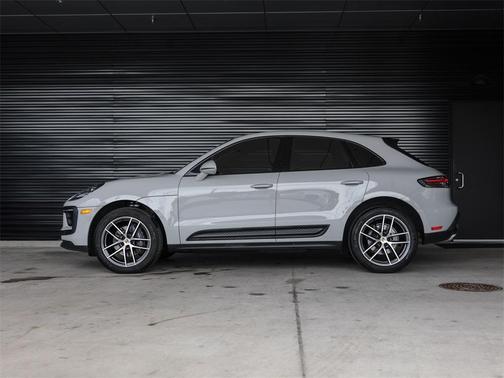 2022 Porsche Macan Base