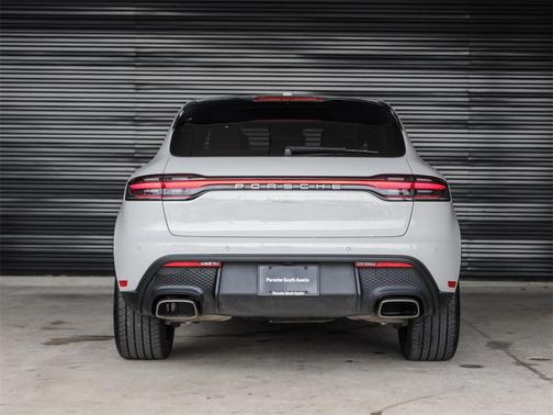 2022 Porsche Macan Base