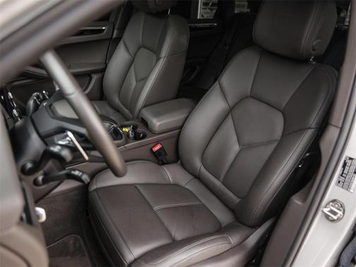 2022 Porsche Macan Base