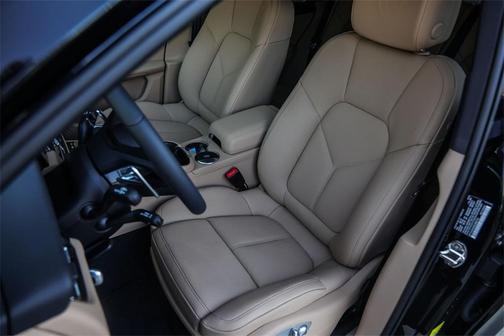 2025 Porsche Macan T