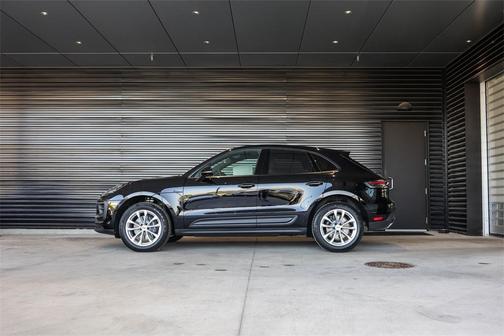 2025 Porsche Macan T